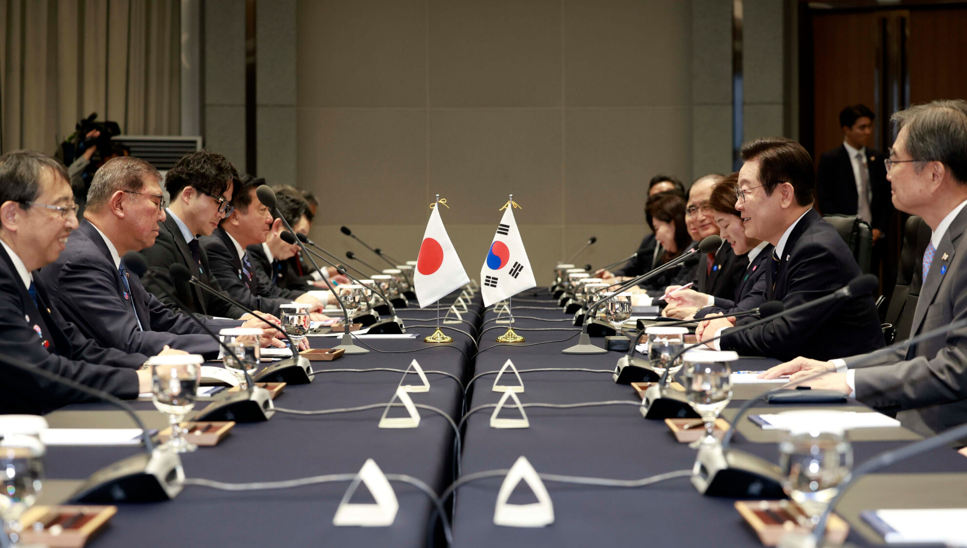 Japan and South Korea leaders commit to closer ties in their final ...